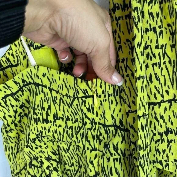 BCBGeneration Neon Lime Halter Neck Romper NWT New With Tags Women's Size 0 - Picture 12 of 12